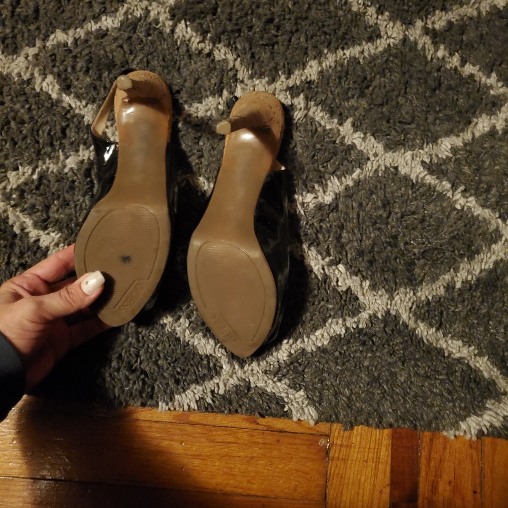 Heels - Picture 3 of 3